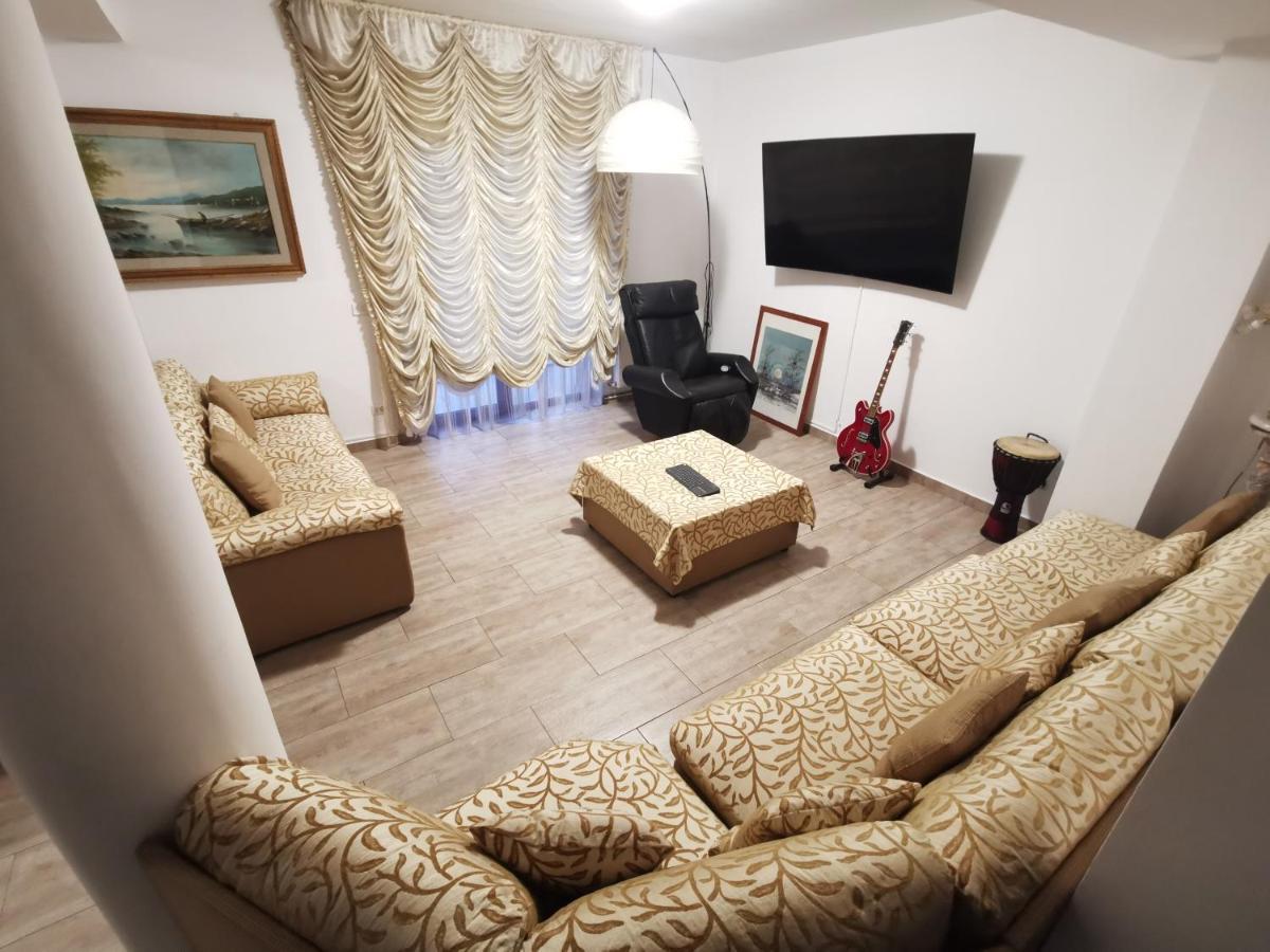 Vila Deal Săcele Exteriör bild